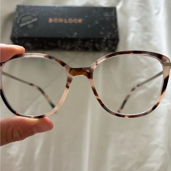 BonLook Tortoise Shell Glasses - Picture 4 of 5